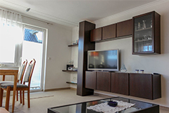 Flachbildfernseher und Radio