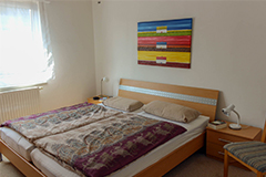 Schlafzimmer 1