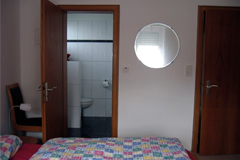 Schlafzimmer mit Badezimmer en Suite